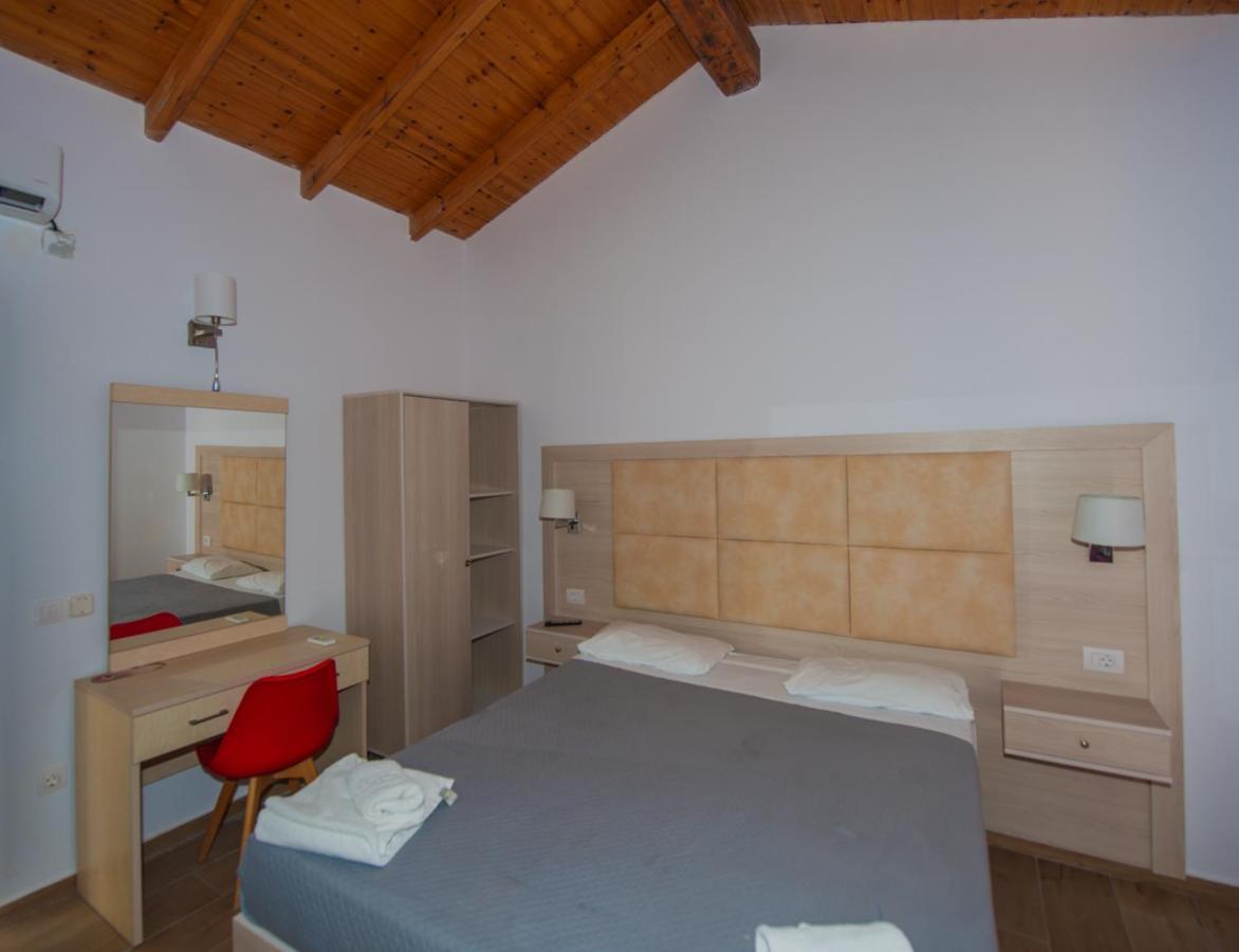 Blue Princess Hotel And Suites Liapades Buitenkant foto